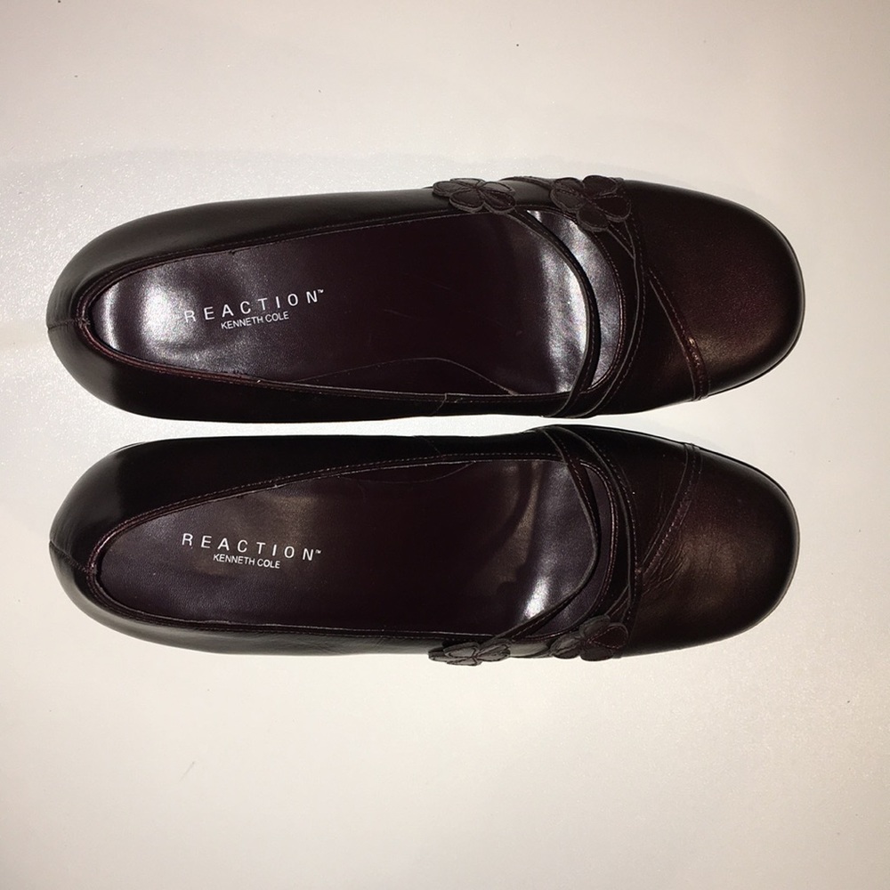 Kenneth Cole Reaction Berry Floral Pumps